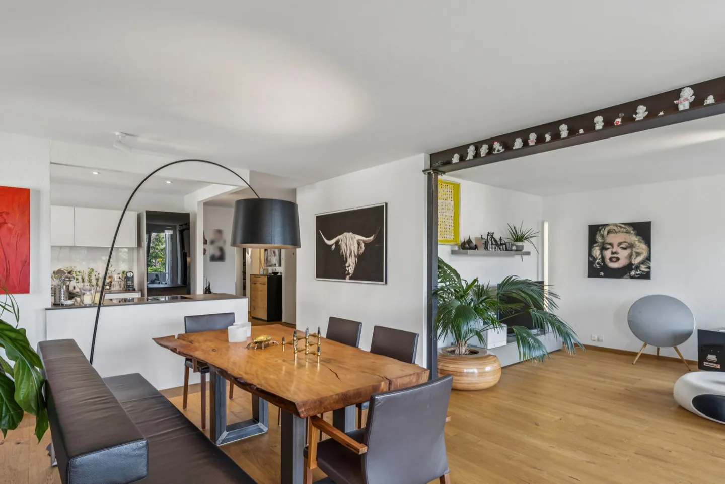 Appartamento modernizzato vicino alla città con garage e parcheggio esterno - Foto 5 di 13
