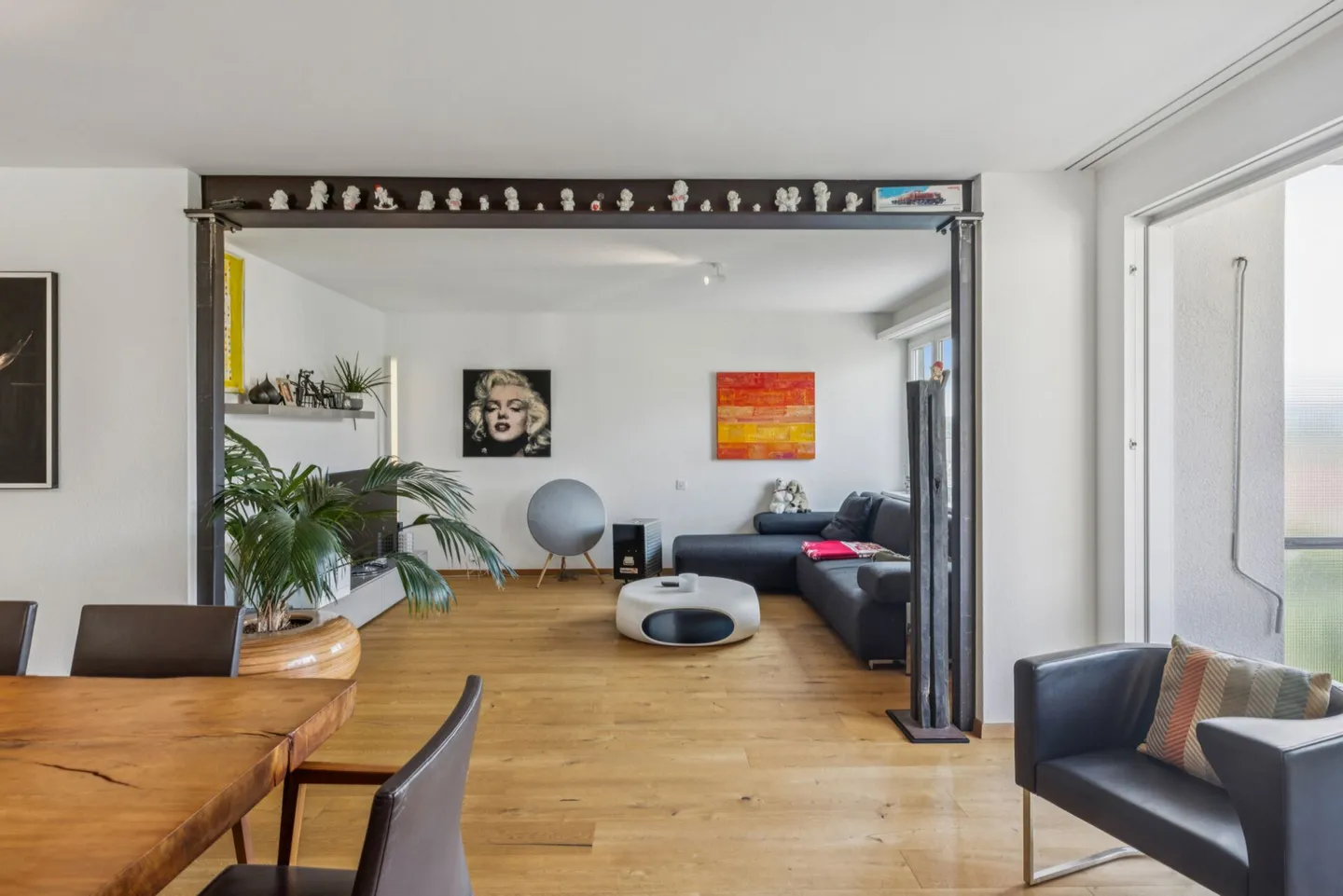 Appartamento modernizzato vicino alla città con garage e parcheggio esterno - Foto 6 di 13