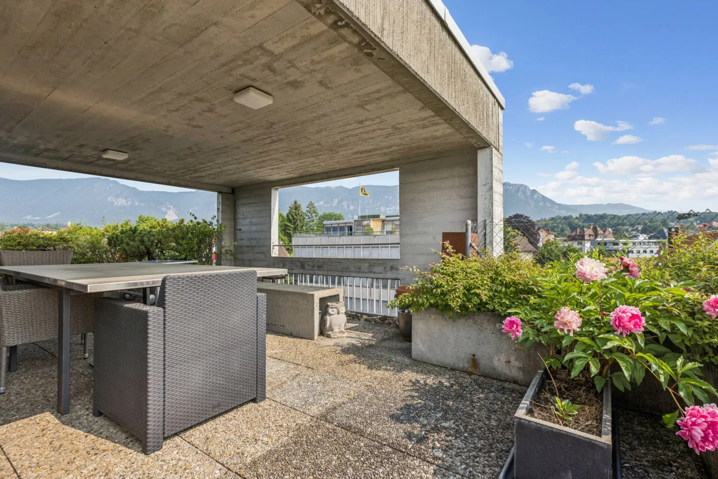 Appartamento modernizzato vicino alla città con garage e parcheggio esterno - Foto 10 di 13