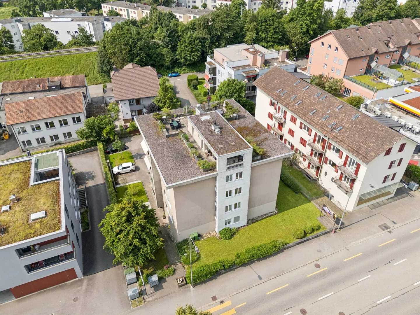 Appartamento modernizzato vicino alla città con garage e parcheggio esterno - Foto 12 di 13