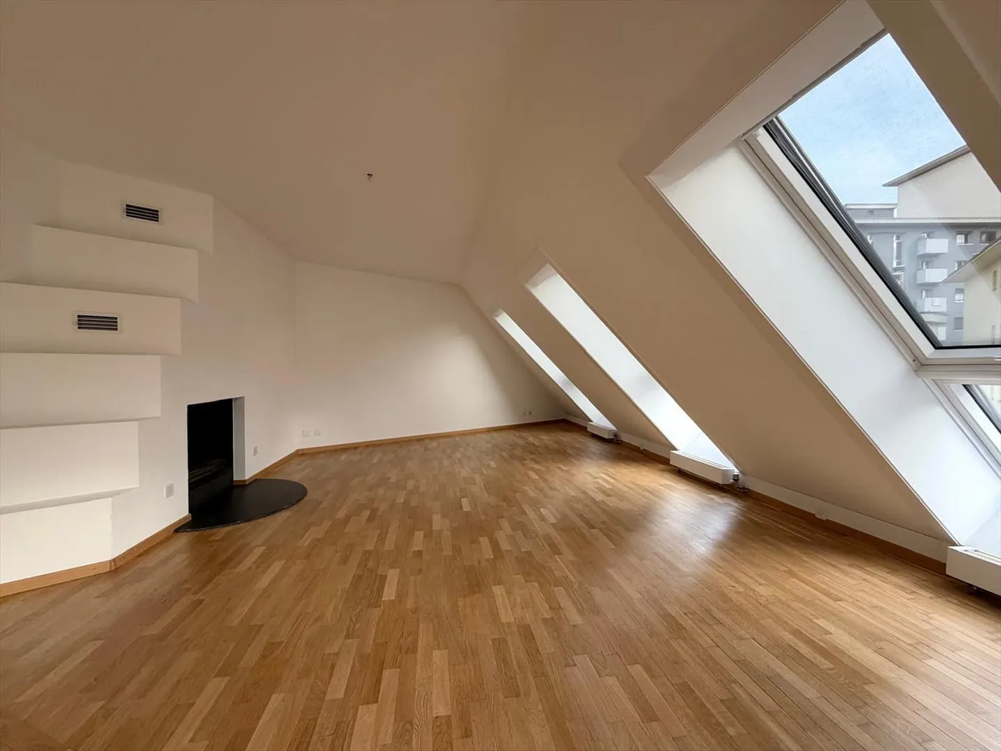 4.5 Room Apartment - Photo 1 of 12