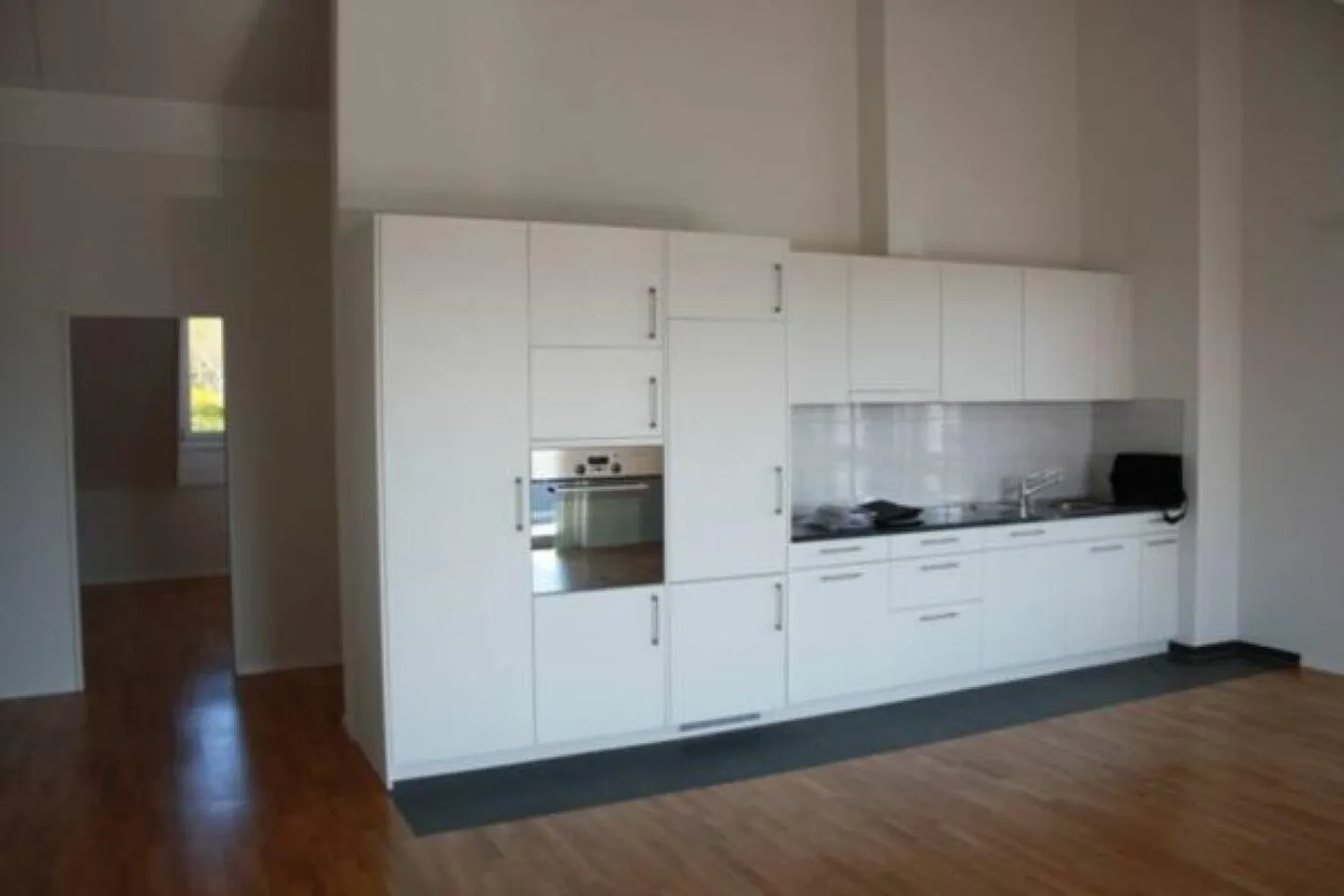 Attico soleggiato di 4,5 stanze con standard di proprietà condominiale - Foto 5 di 11