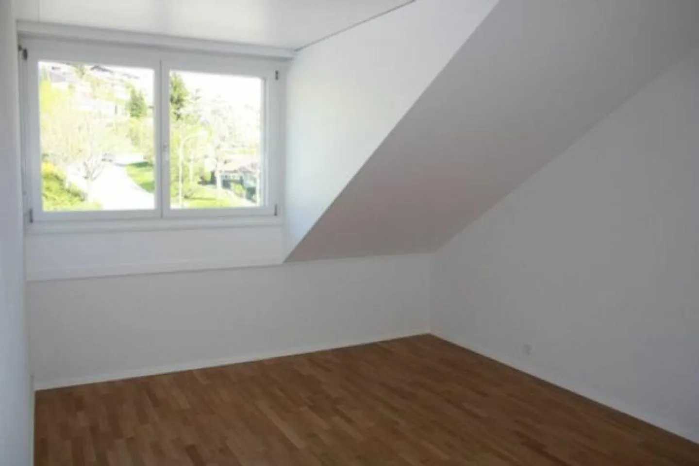 Attico soleggiato di 4,5 stanze con standard di proprietà condominiale - Foto 8 di 11