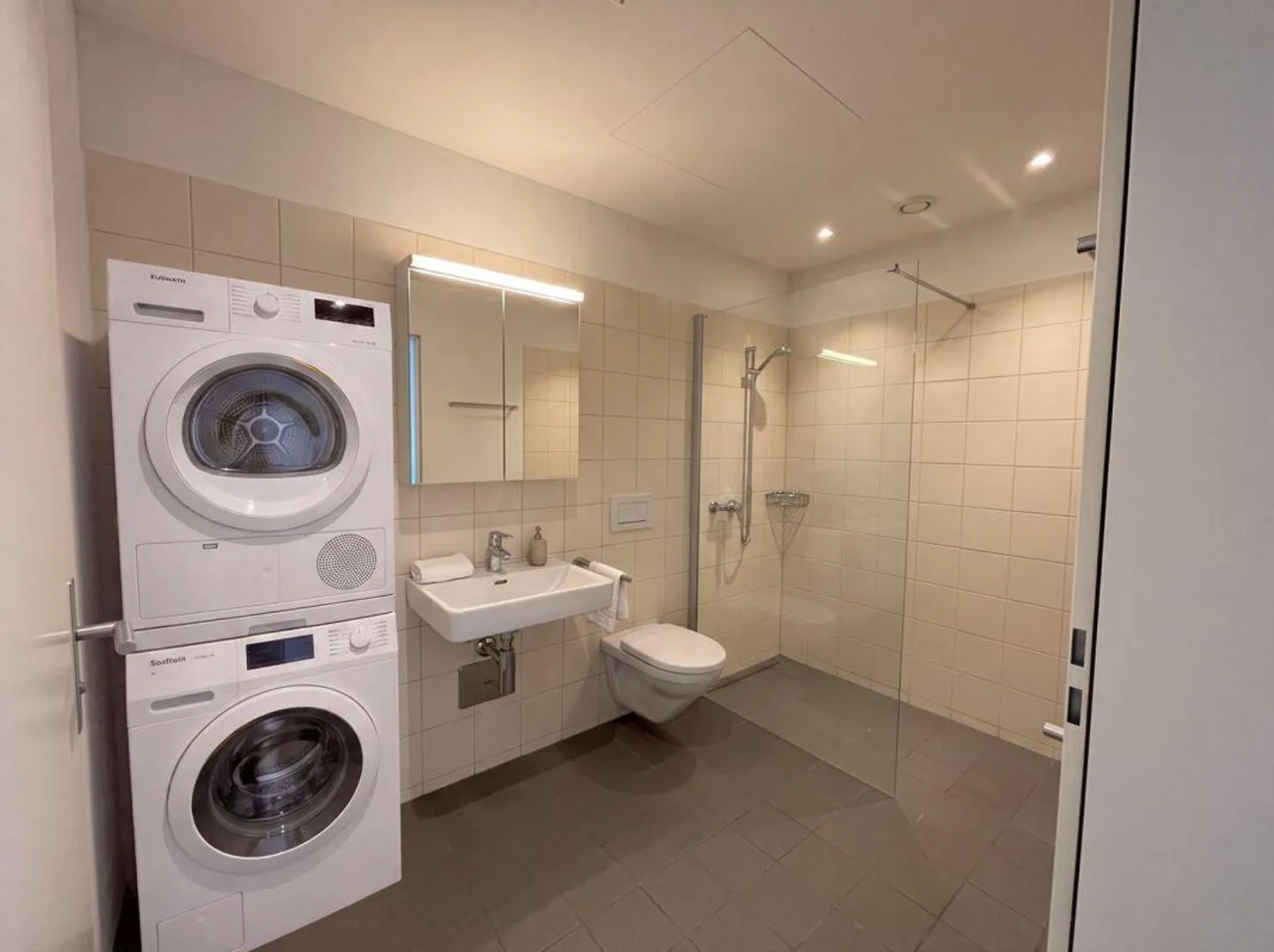 Where the City Lives - Modern New Apartments in First Occupancy - Photo 10 of 12