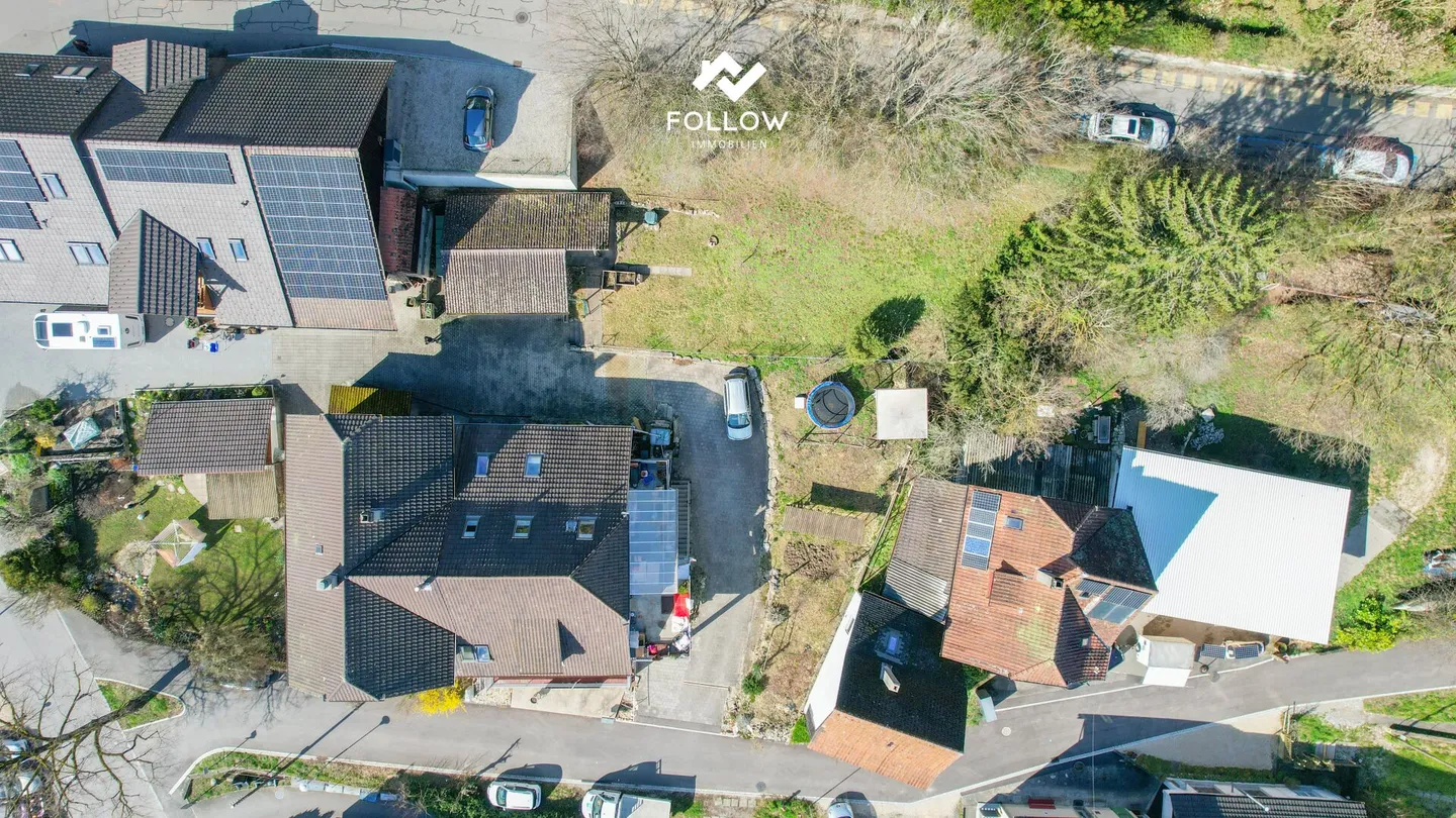 Zentrales Ein- oder Mehrfamilienhaus mit Landreserve - Foto 8 von 24