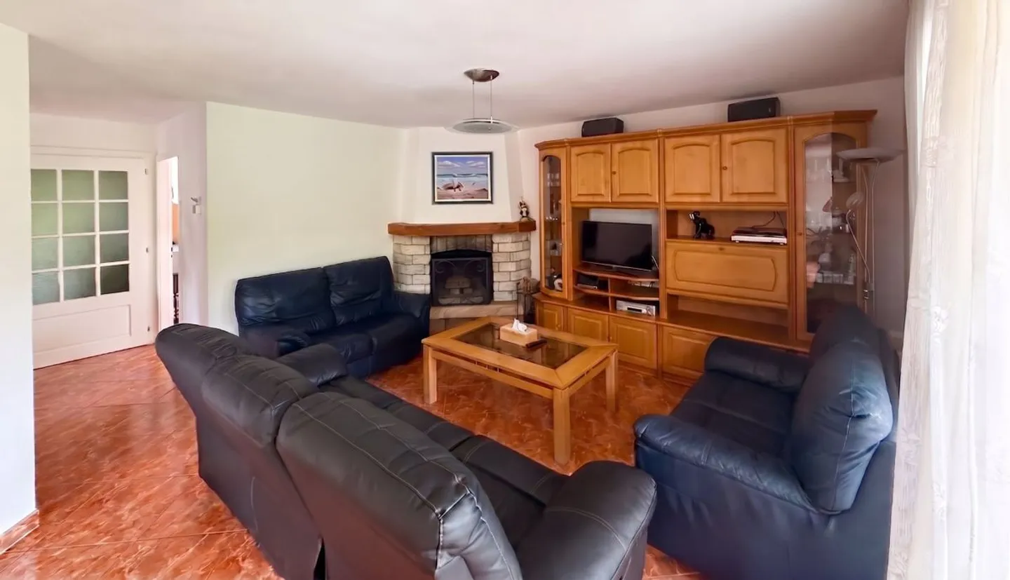 Semi-Detached House 6.5 Rooms - Photo 5 of 13