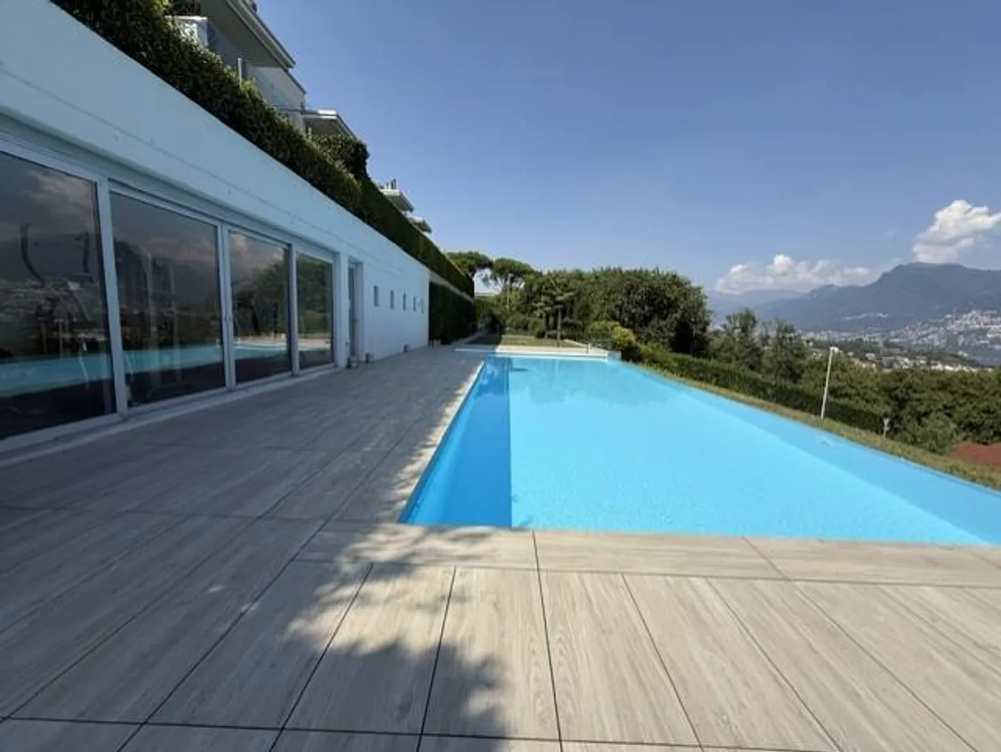 Duplex spectaculaire avec vue sur le lac - Photo 1 sur 9