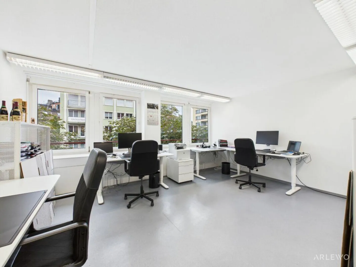 Office space for rent - Photo 1 of 7