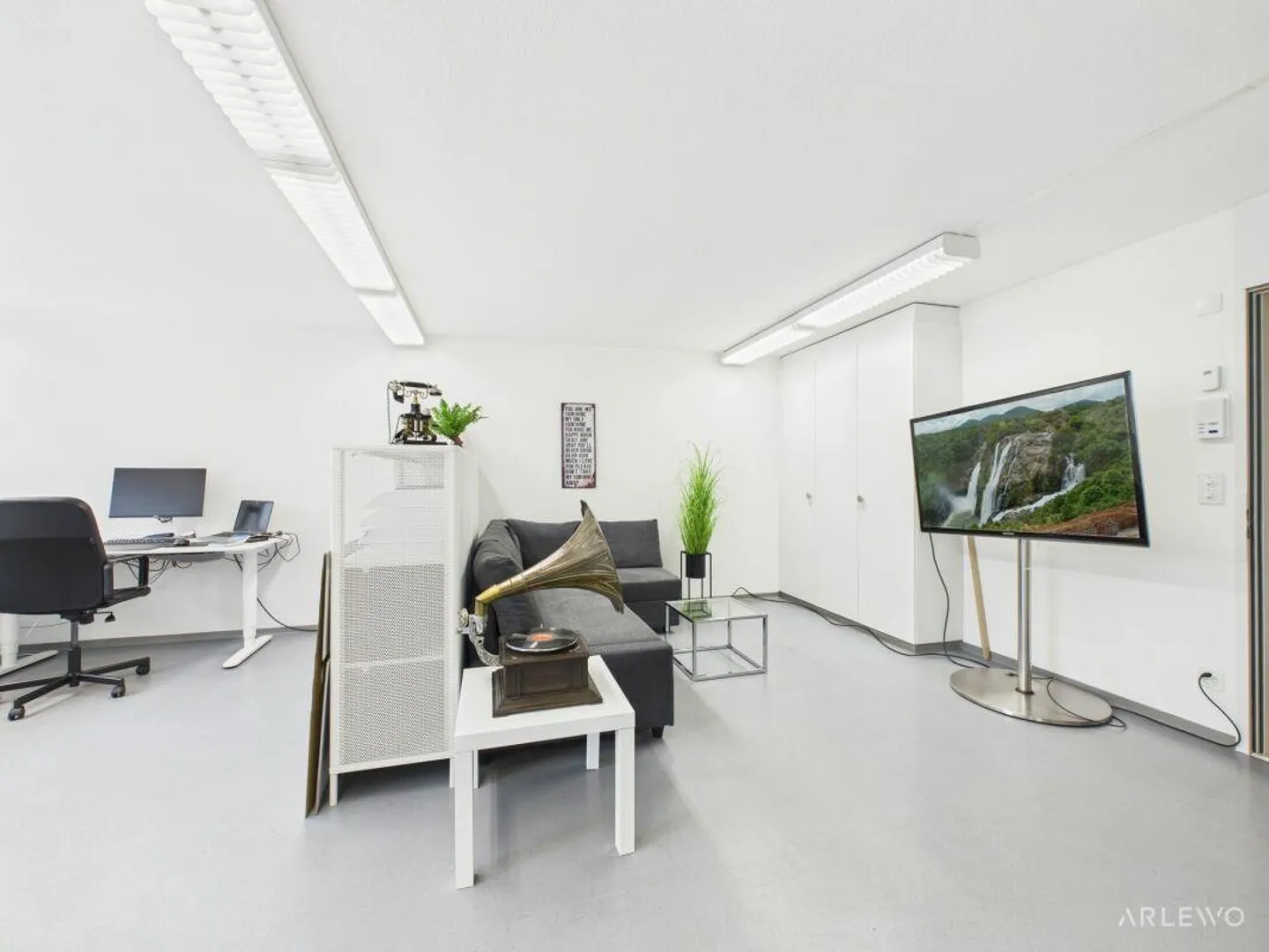 Office space for rent - Photo 4 of 7