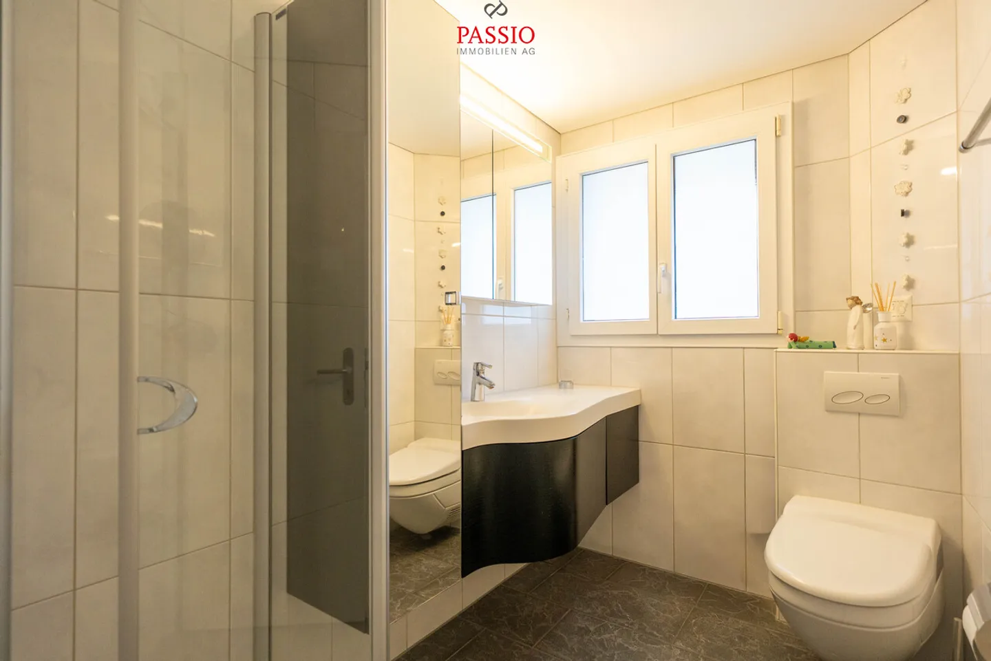 Casa bifamiliare di 7,5 stanze con vista lago e potenziale - Foto 24 di 34