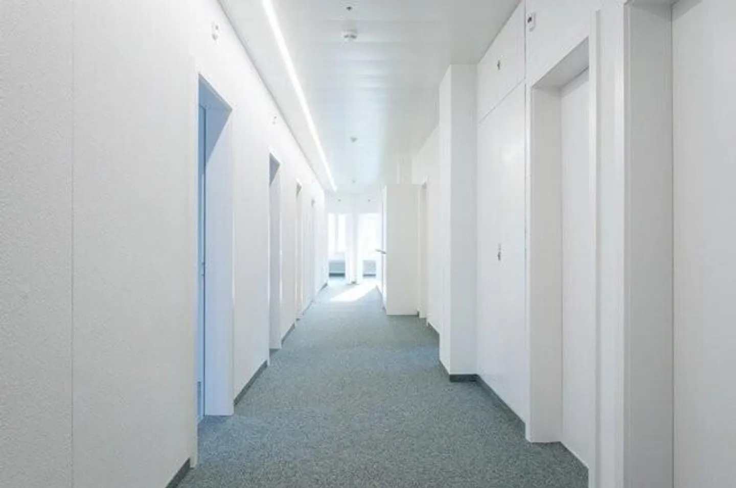 Heller Büroraum für Ihr Unternehmen - Foto 5 von 9