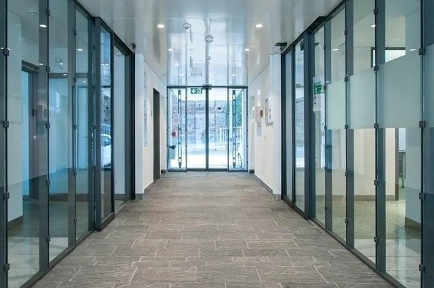 Heller Büroraum für Ihr Unternehmen - Foto 9 von 9