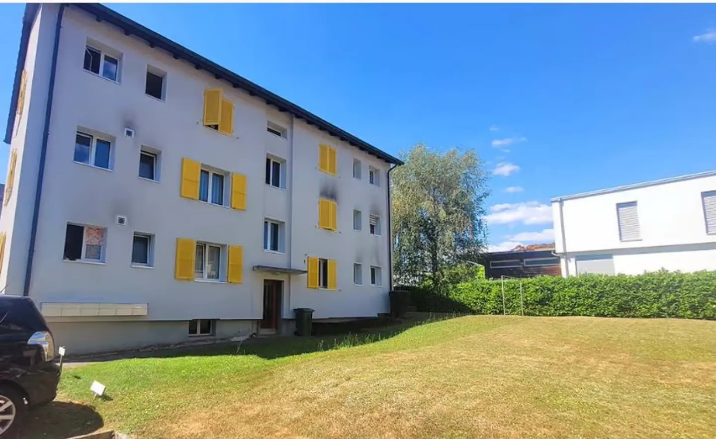 Appartement lumineux de 3,5 pièces au rez-de-chaussée surélevé près de l'Aare - Photo 3 sur 9