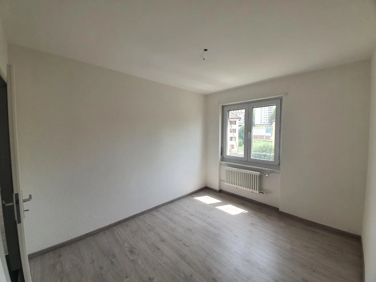 Luminoso appartamento di 3,5 stanze con balcone - Foto 5 di 9