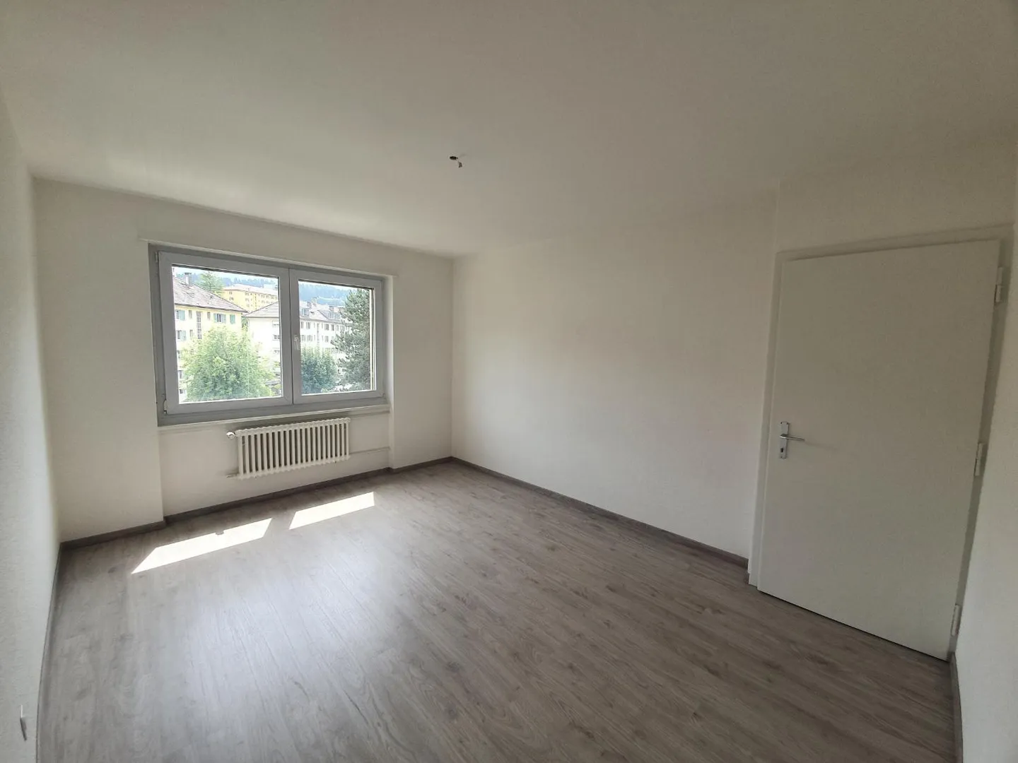 Luminoso appartamento di 3,5 stanze con balcone - Foto 6 di 9