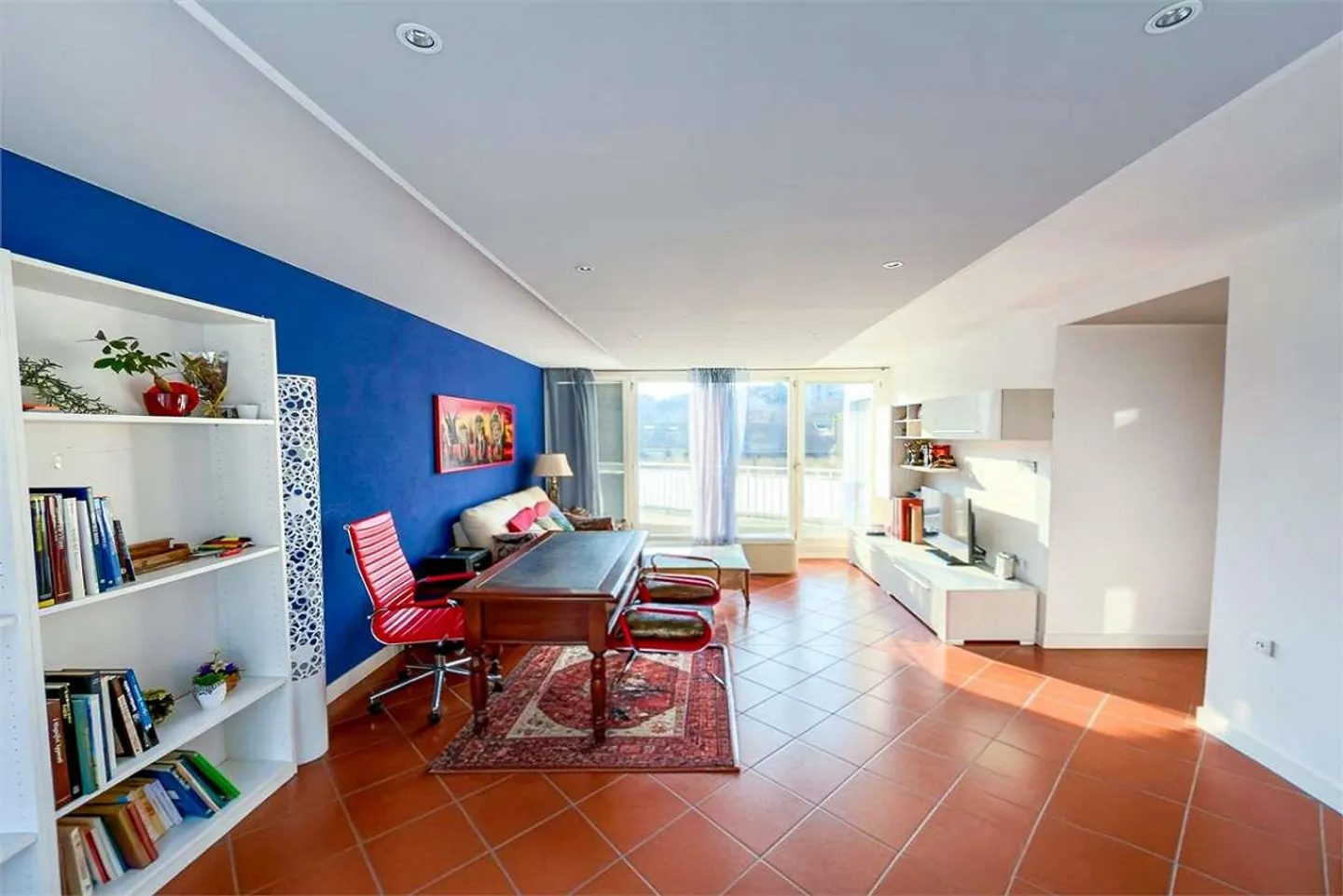 Bright penthouse with double terrace in Vacallo - Photo 3 of 13