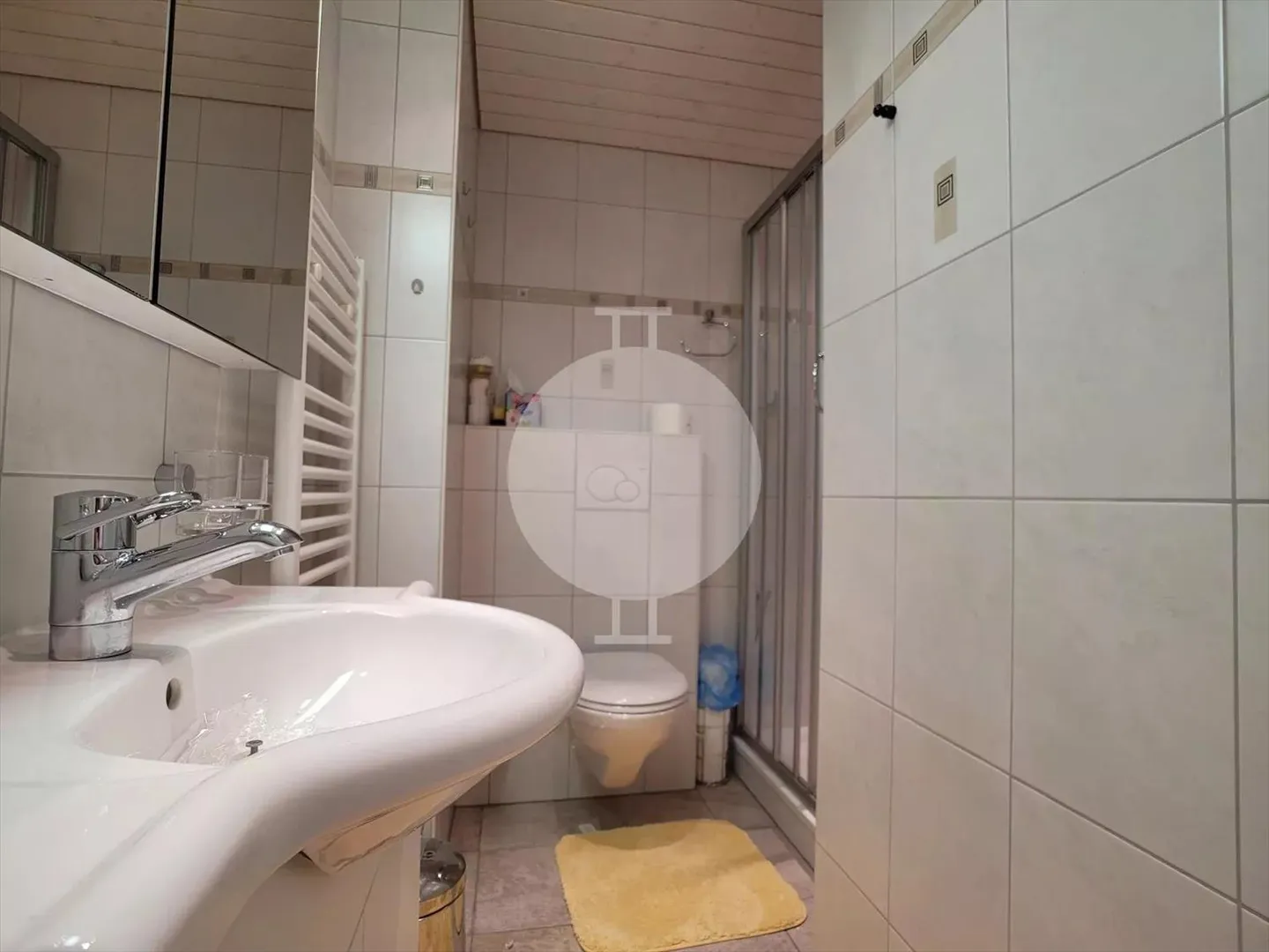 Magnifico appartamento d'angolo con 3,5 stanze, completamente ristrutturato, con un grande giardino e una vista mozzafiato sulle montagne e sulla valle del Rodano - Foto 6 di 9