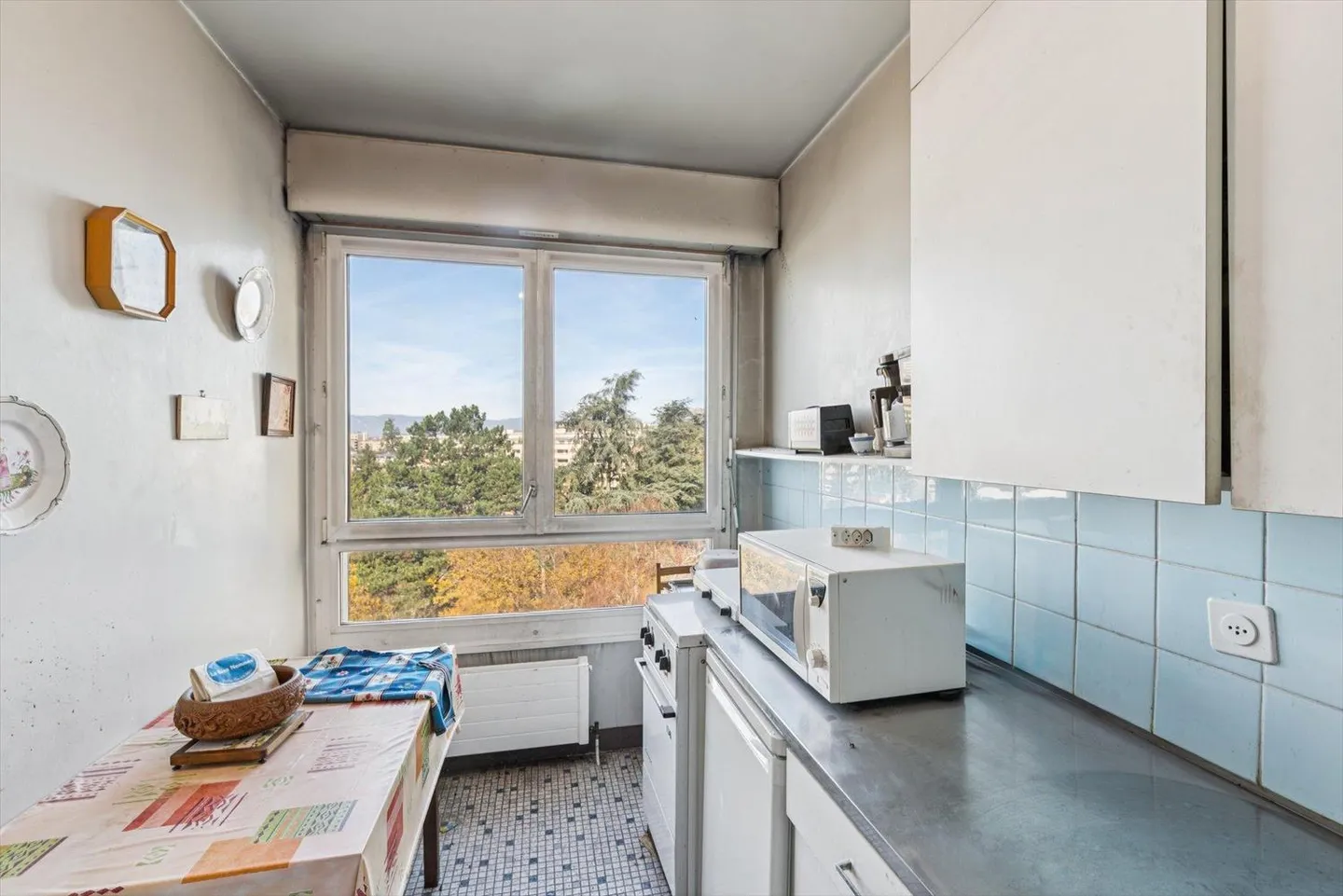 Rare à Thônex / Appartement à rénover au dernier étage - Photo 4 sur 9