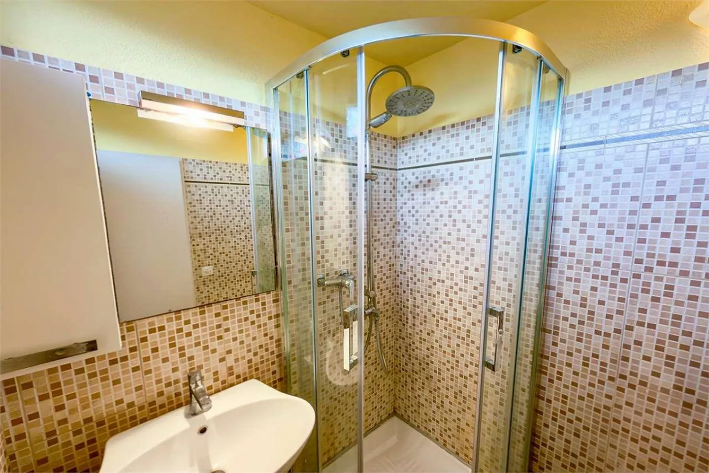 Bright penthouse with double terrace in Vacallo - Photo 12 of 13