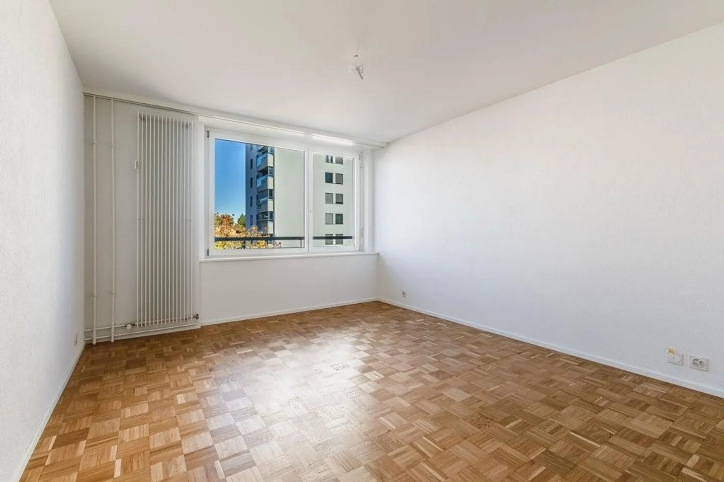 Freshly renovated and ready to move in - Photo 6 of 9