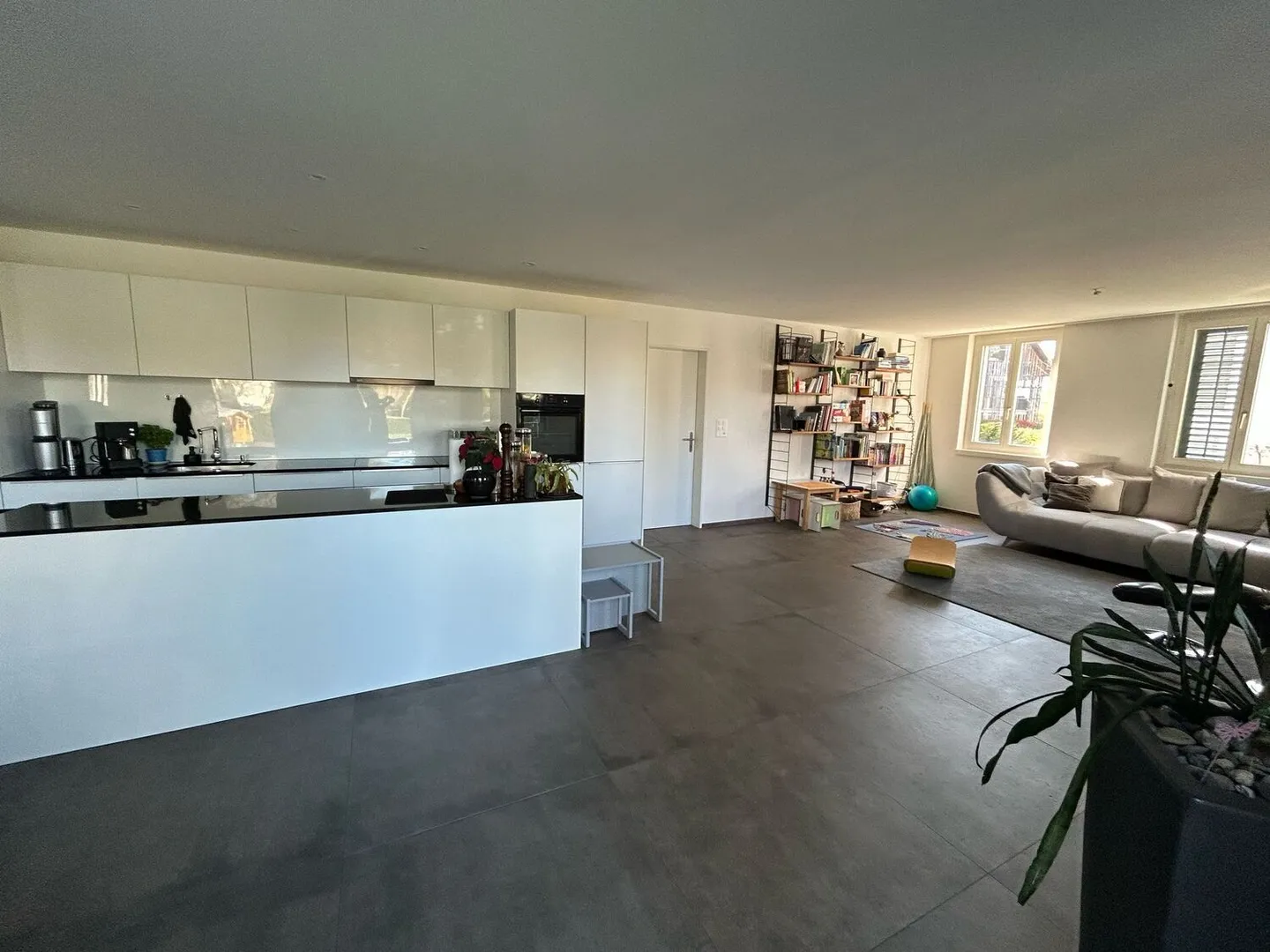 4½ ZI-WOHNUNG IN WEININGEN (ZH), MÖBLIERT, TEMPORÄR - Foto 4 von 12