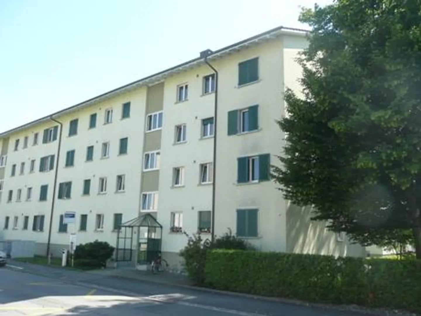 Proprietà ben curata con vista sul verde - Foto 1 di 6