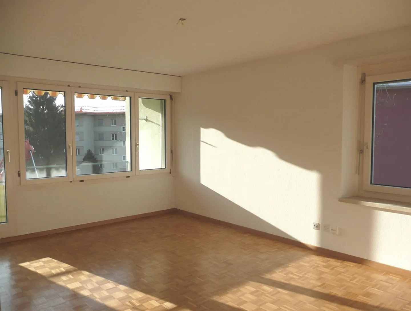 Proprietà ben curata con vista sul verde - Foto 2 di 6