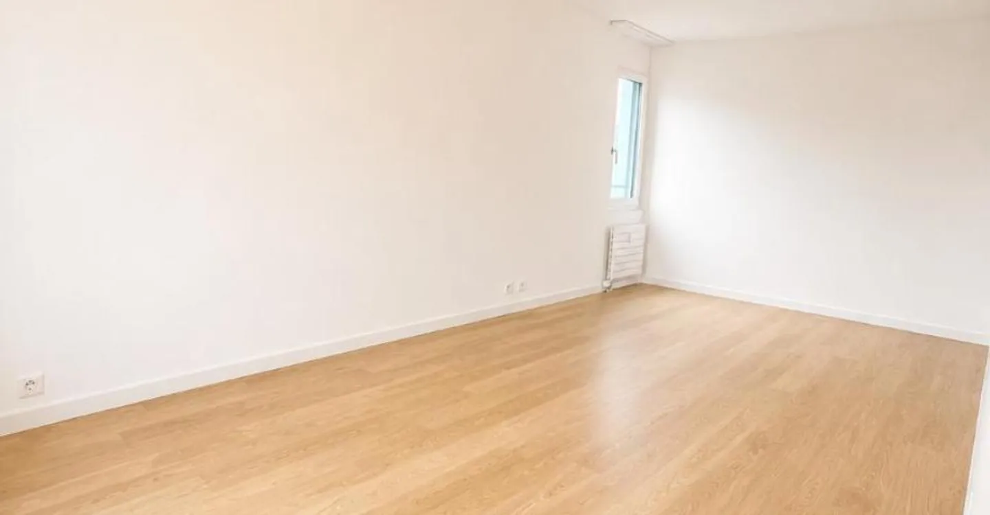Recently renovated 2.5 room apartment - Photo 5 of 6