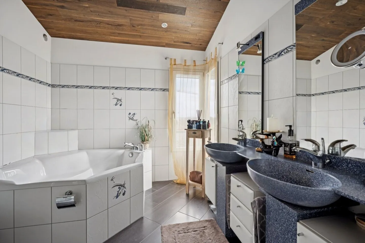 Charming Country House with Views - Photo 9 of 12