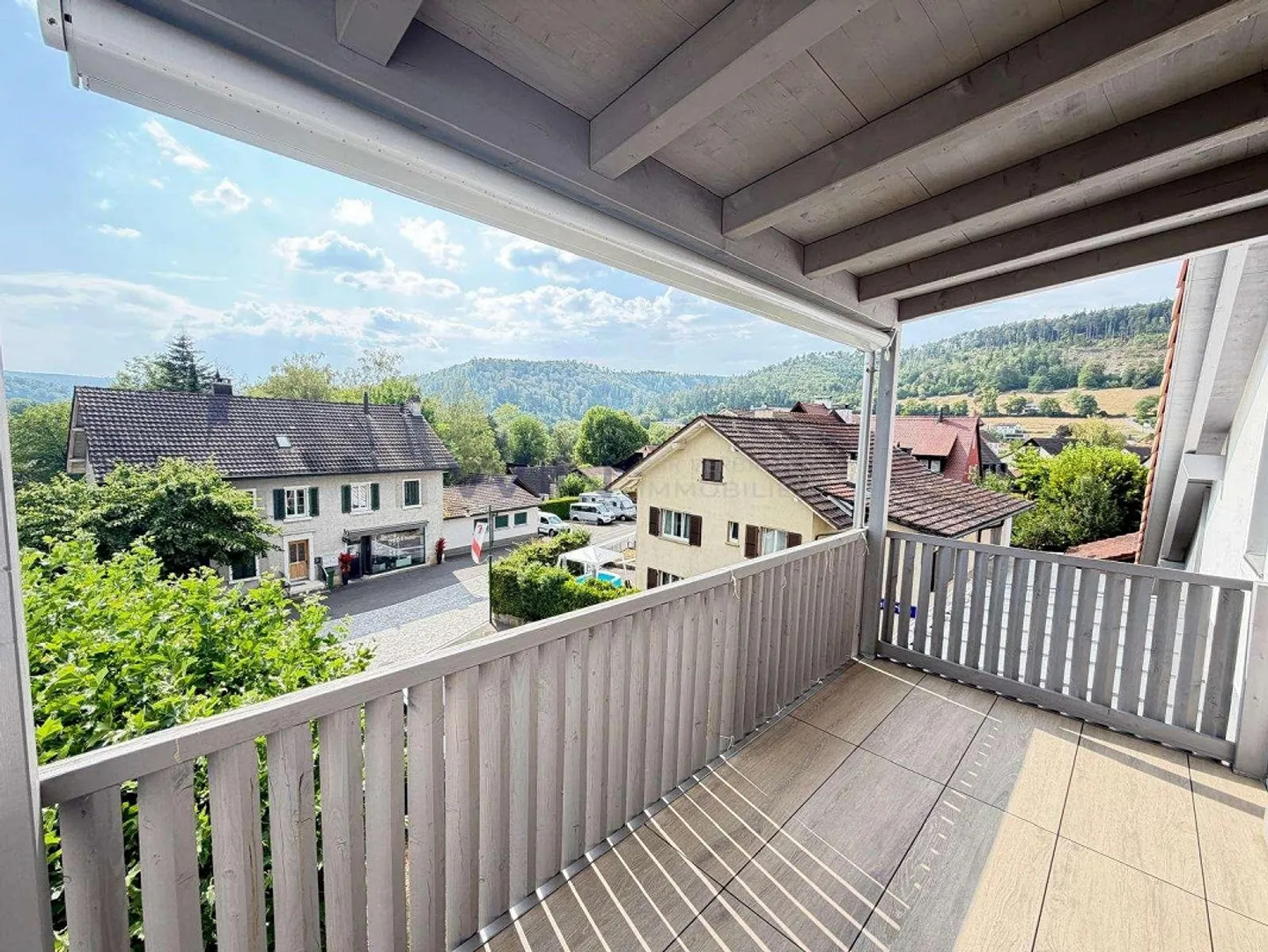 Appartement confortable inondé de lumière avec ascenseur privé - Photo 5 sur 10