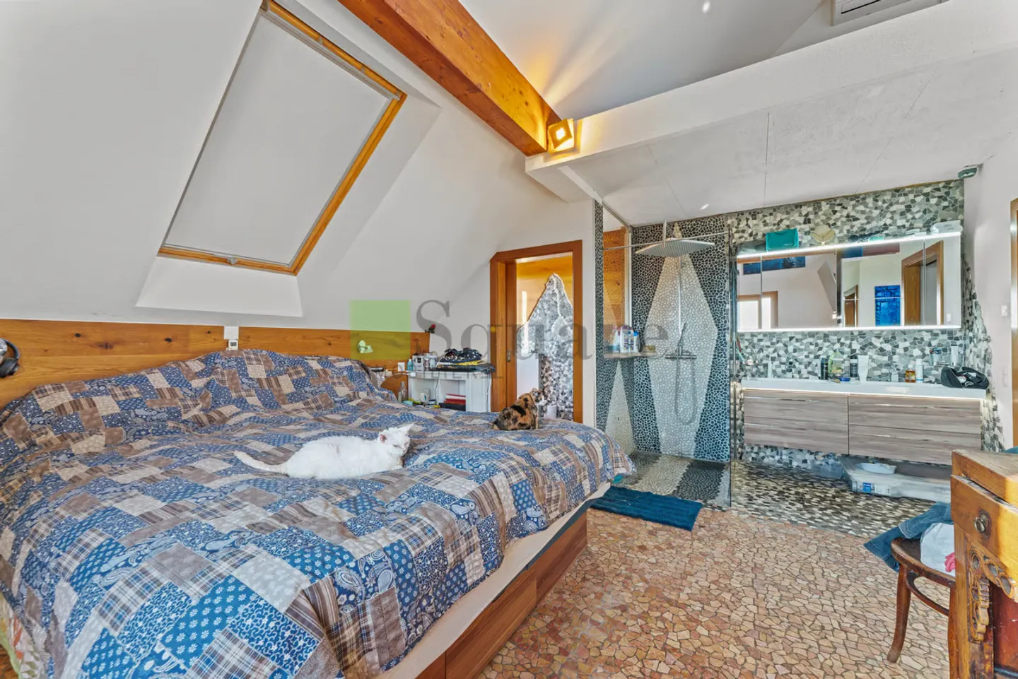 Superb renovated property with outbuildings - Photo 10 of 13