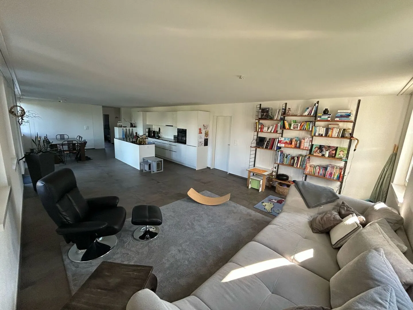 4½ ZI-WOHNUNG IN WEININGEN (ZH), MÖBLIERT, TEMPORÄR - Foto 1 von 12