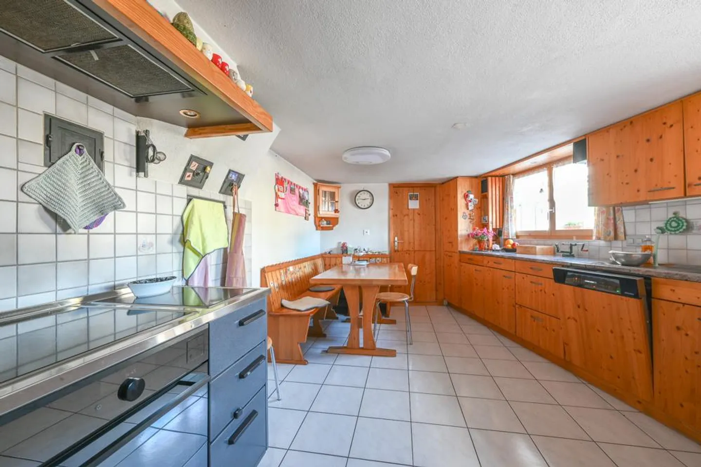 Idyllic Home with Barn, Garden, and Apartment - Photo 3 of 9