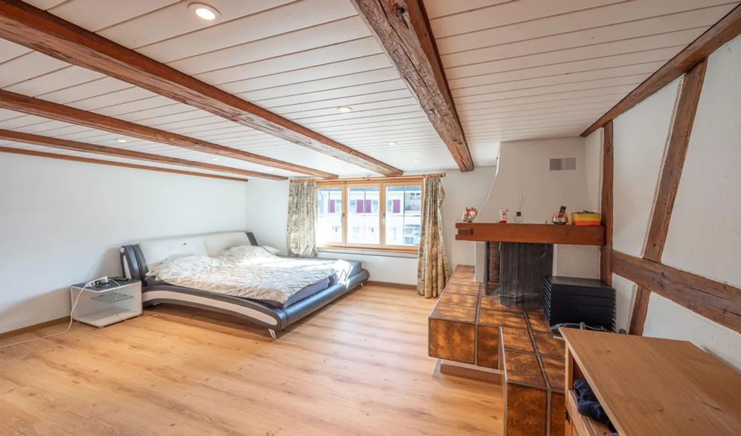 Idyllic Home with Barn, Garden, and Apartment - Photo 4 of 9