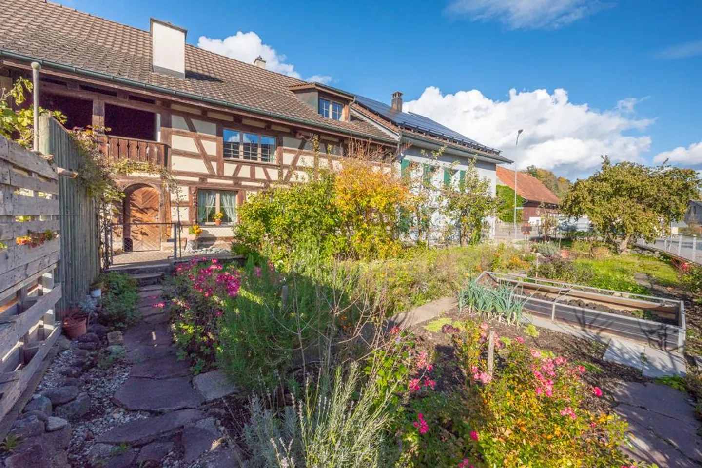 Idyllic Home with Barn, Garden, and Apartment - Photo 5 of 9