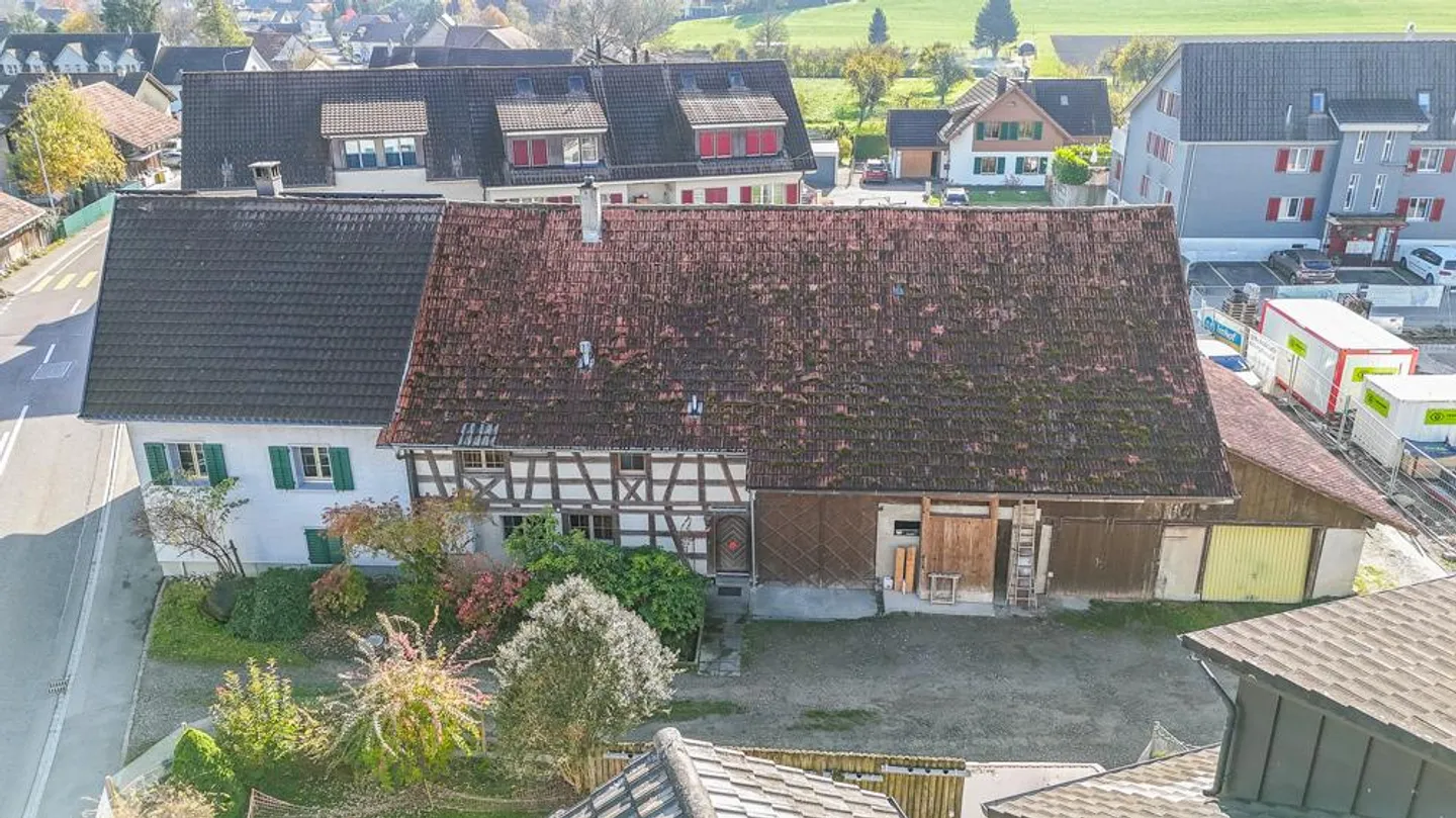 Idyllic Home with Barn, Garden, and Apartment - Photo 7 of 9