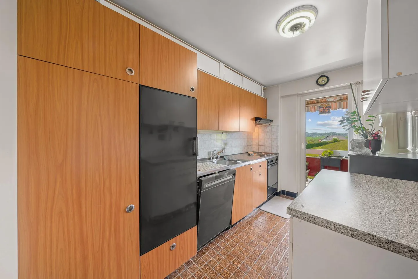 Beautiful 4.5 room apartment - ideally located close to transport and amenities - Photo 2 of 10