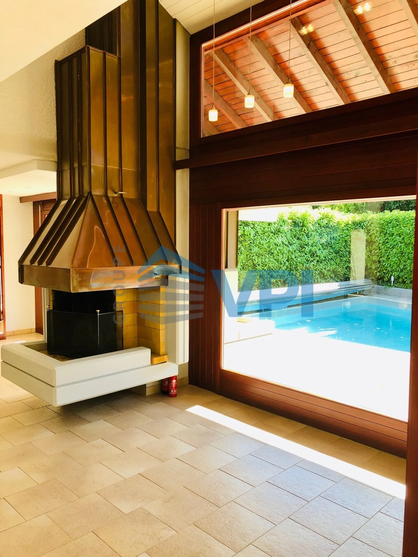 Commugny - Maison de 250m2 avec piscine - Photo 7 sur 18