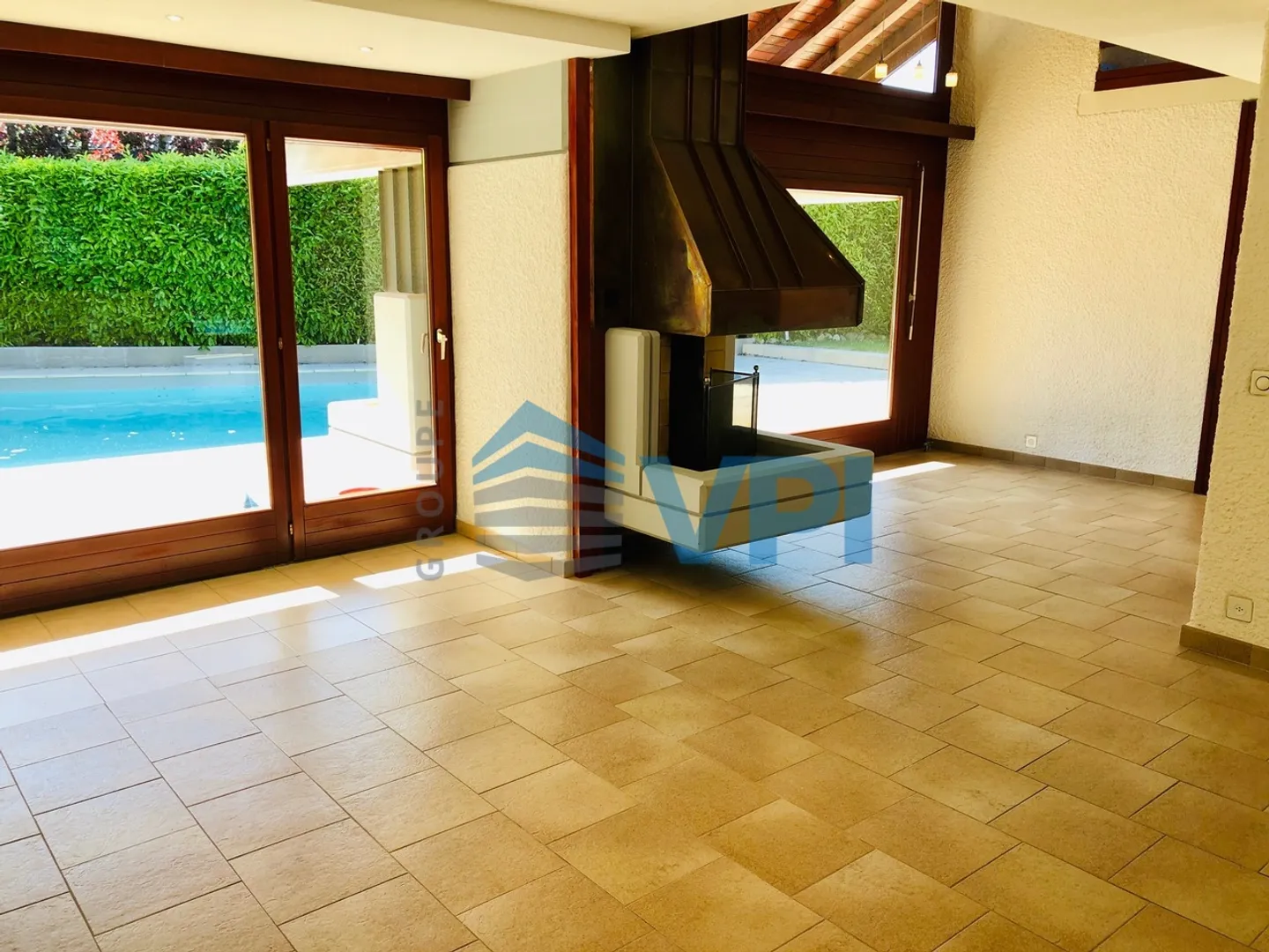 Commugny - Maison de 250m2 avec piscine - Photo 8 sur 18