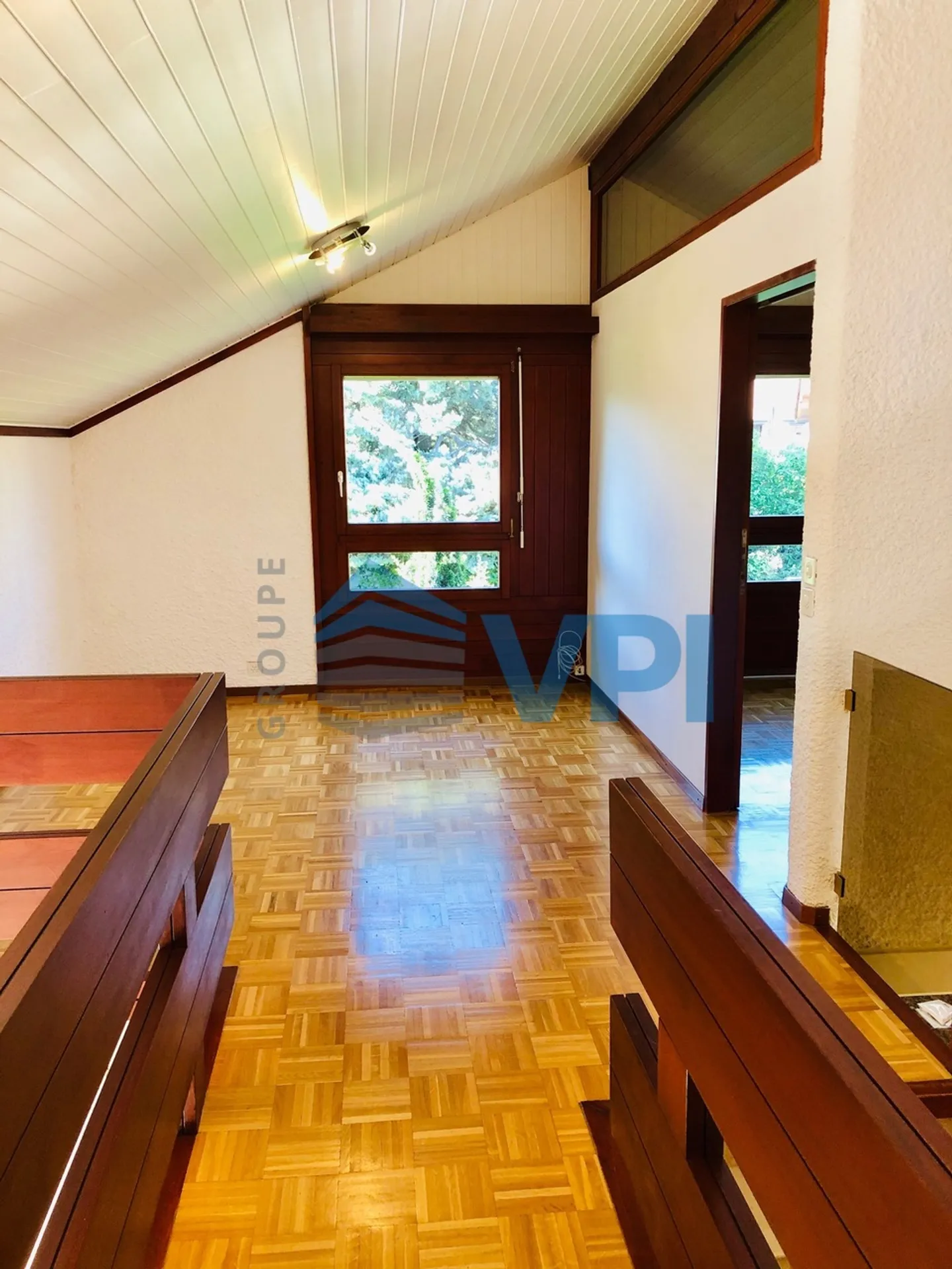 Commugny - Maison de 250m2 avec piscine - Photo 9 sur 18
