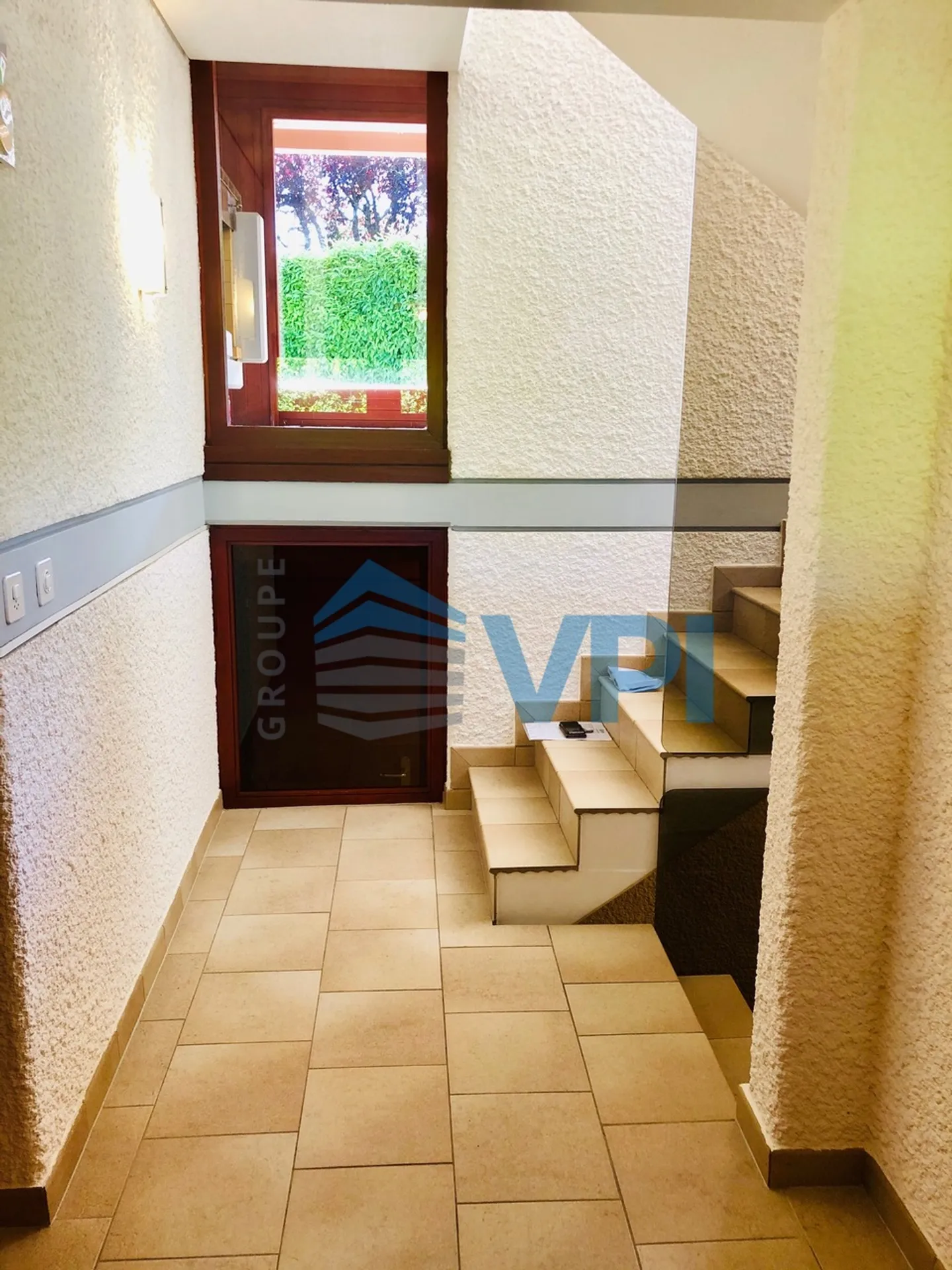 Commugny - Maison de 250m2 avec piscine - Photo 3 sur 18