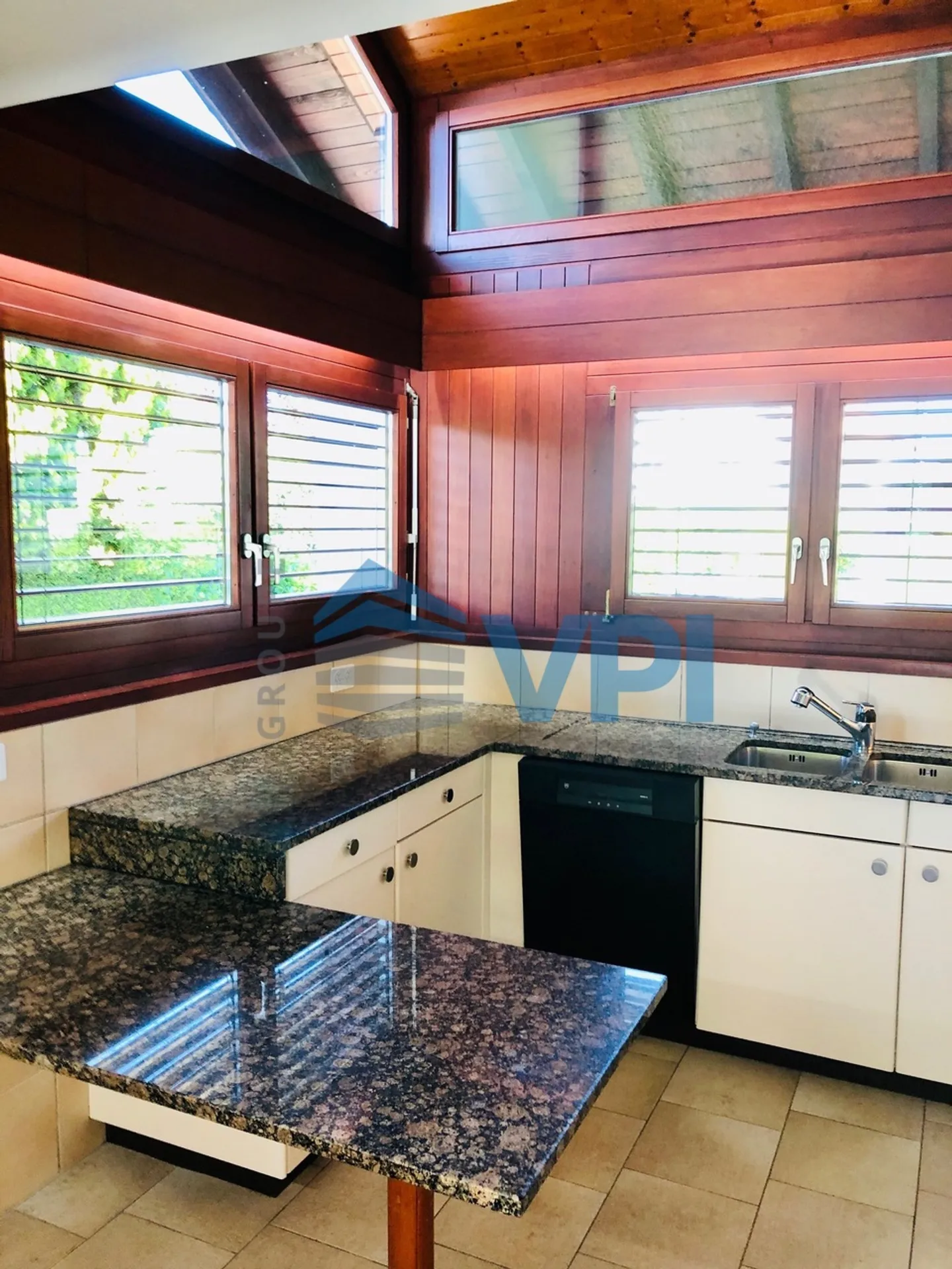 Commugny - Maison de 250m2 avec piscine - Photo 4 sur 18