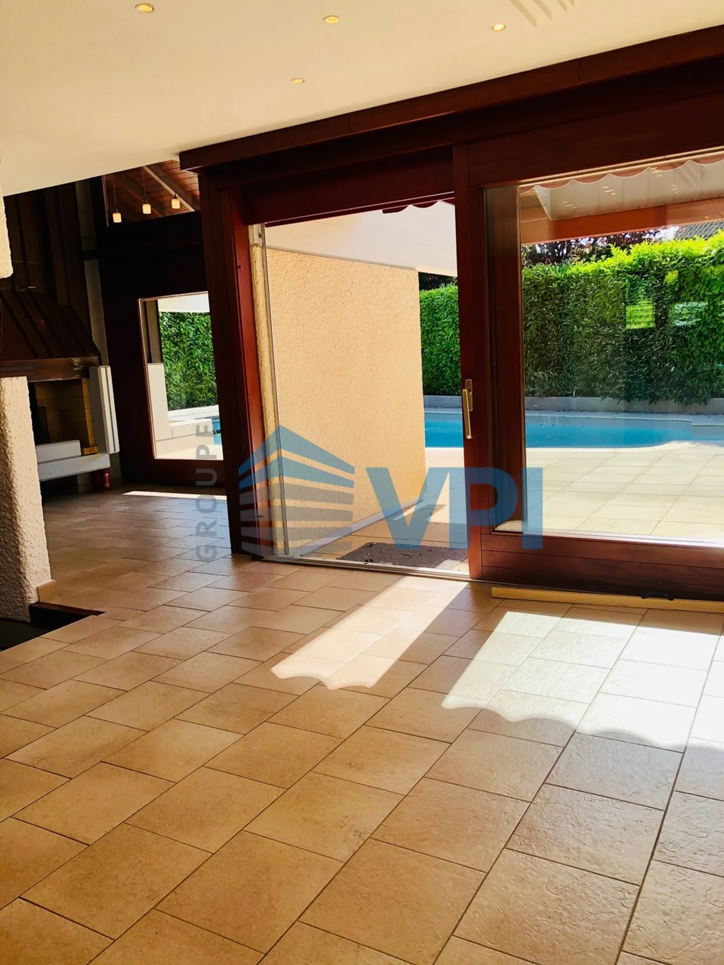 Commugny - Maison de 250m2 avec piscine - Photo 6 sur 18