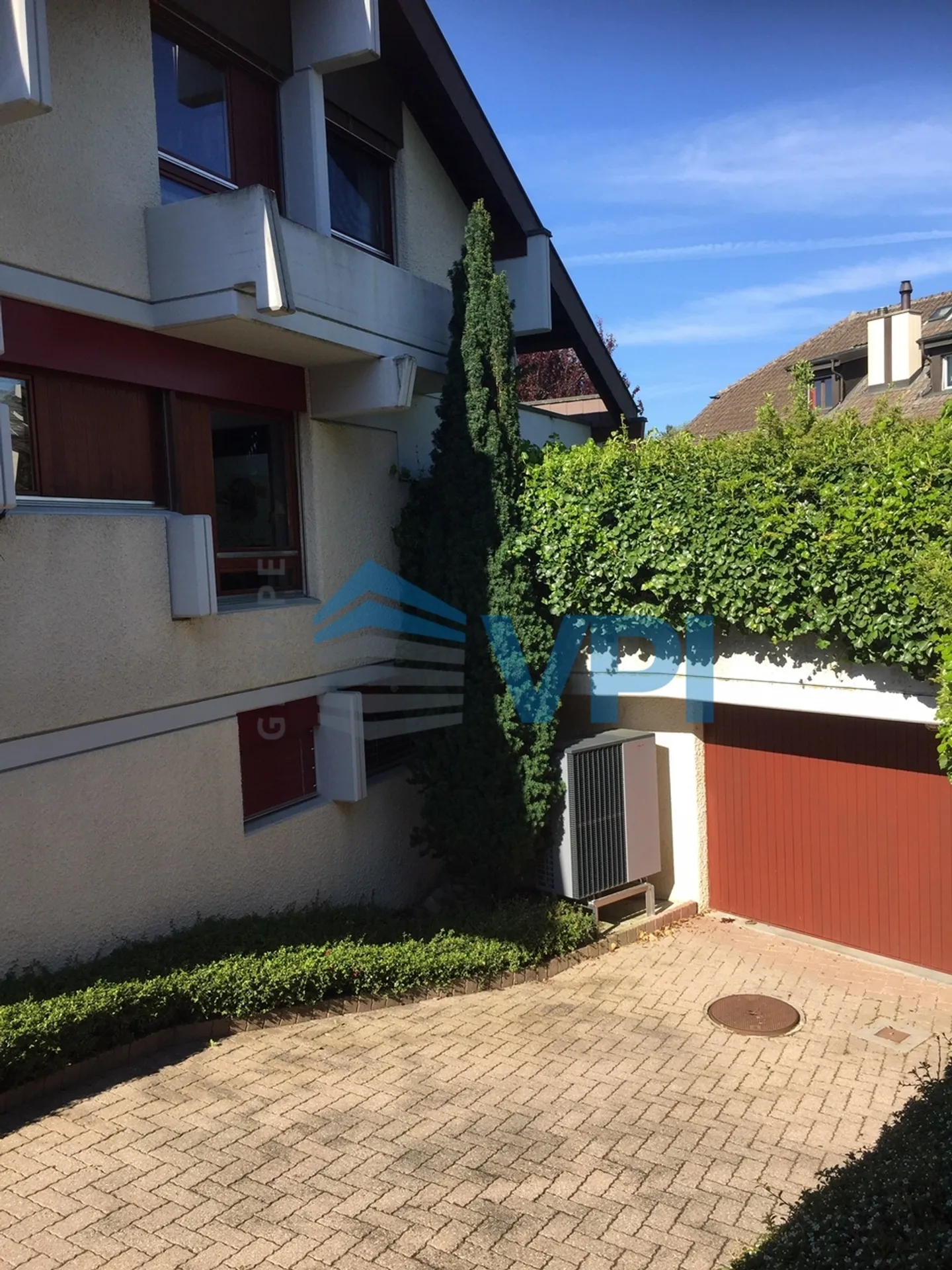 Commugny - Maison de 250m2 avec piscine - Photo 11 sur 18