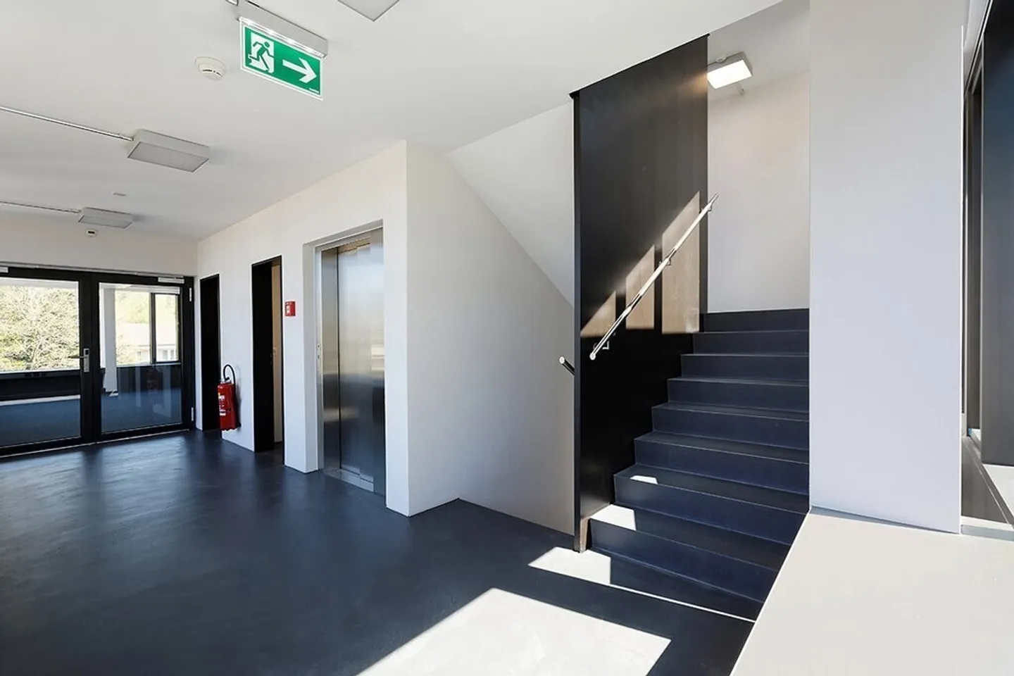 Your new company location - everything fits with us! - Photo 4 of 8
