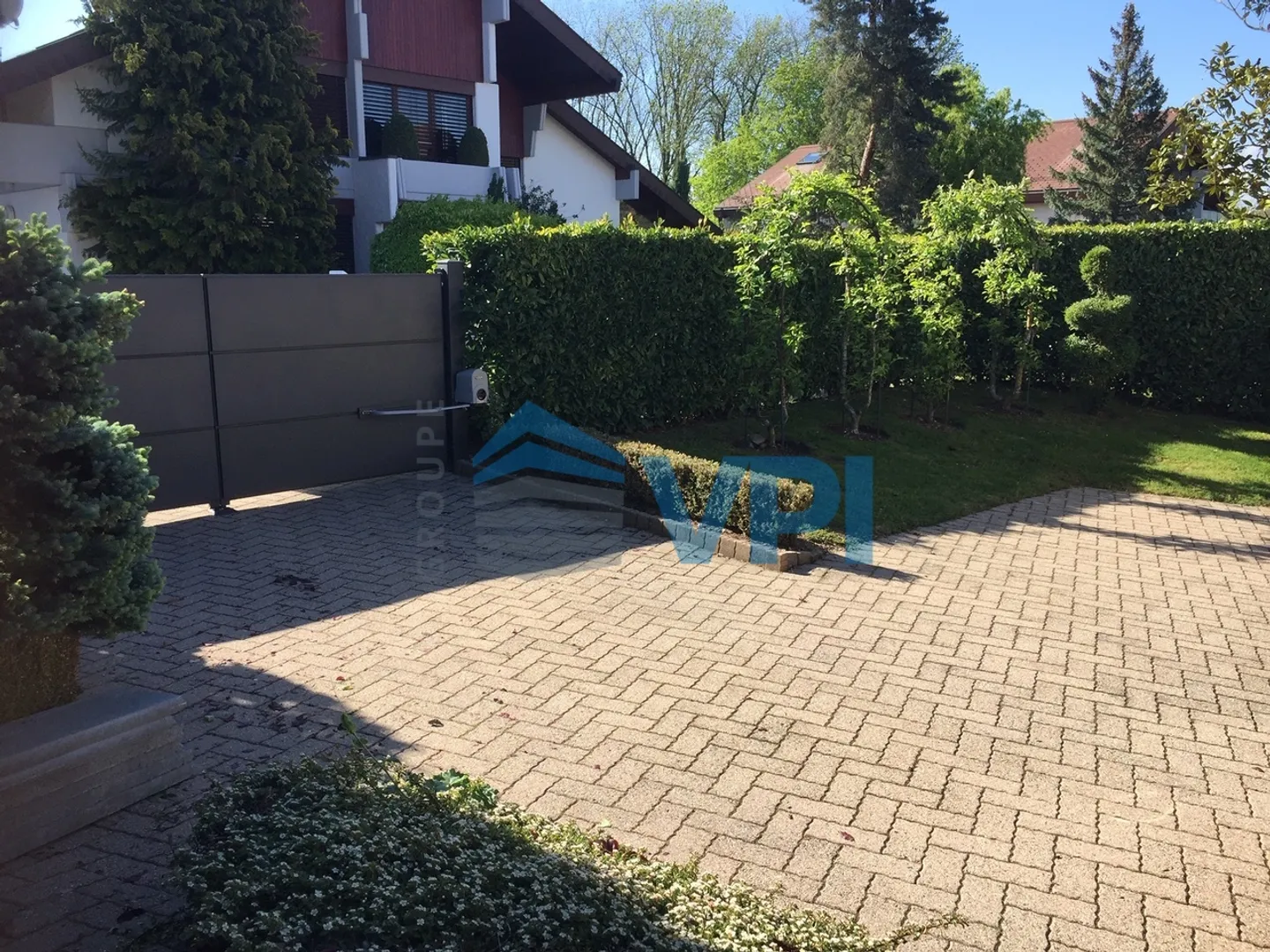Commugny - Maison de 250m2 avec piscine - Photo 12 sur 18