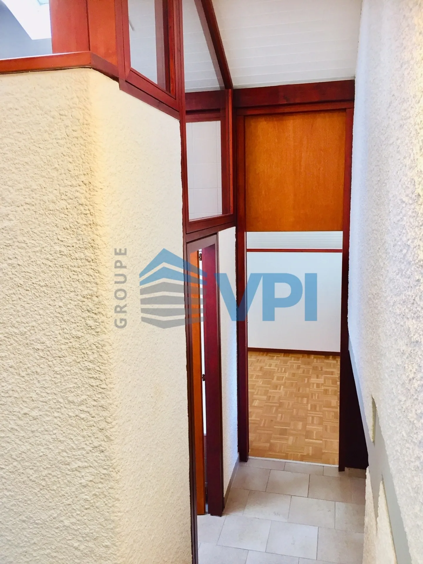 Commugny - Maison de 250m2 avec piscine - Photo 15 sur 18