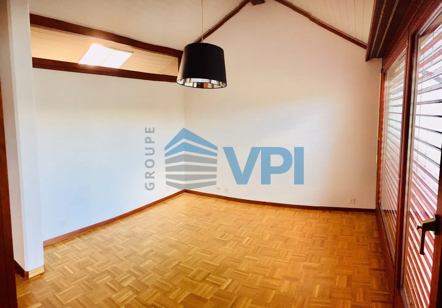 Commugny - Maison de 250m2 avec piscine - Photo 17 sur 18