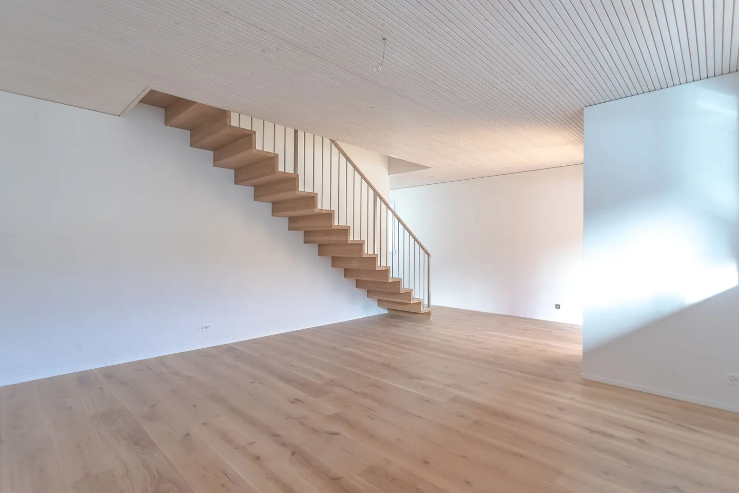 Appartamento maisonette moderno e spazioso di 4,5 locali vicino al Rotsee a Ebikon - Foto 3 di 12