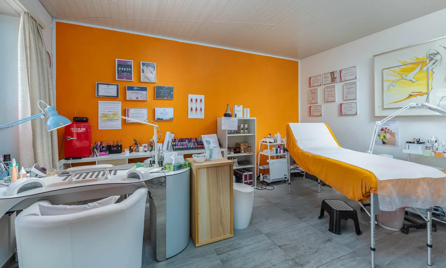 Bellissima villa di 11,5 stanze con piscina a Purasca - Foto 4 di 11